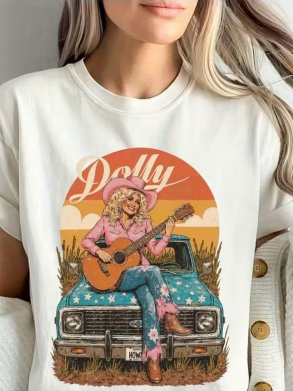🎤✨ Dolly Graphic Tee - Cream Retro Sunset Design 🌅🍂
